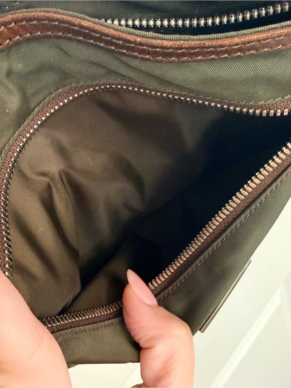 TUMI Women’s Dark Green Crossbody Shoulder Bag Purse - Picture 3 of 9